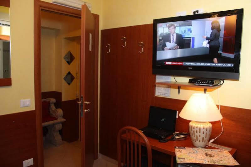 Viennese Due Hotel โรม ภายนอก รูปภาพ
